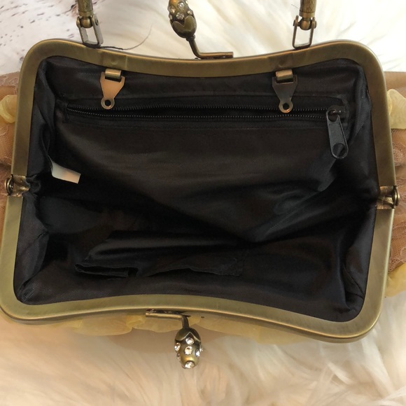 Vintage inspired top handle ruffle purse - Picture 8 of 8